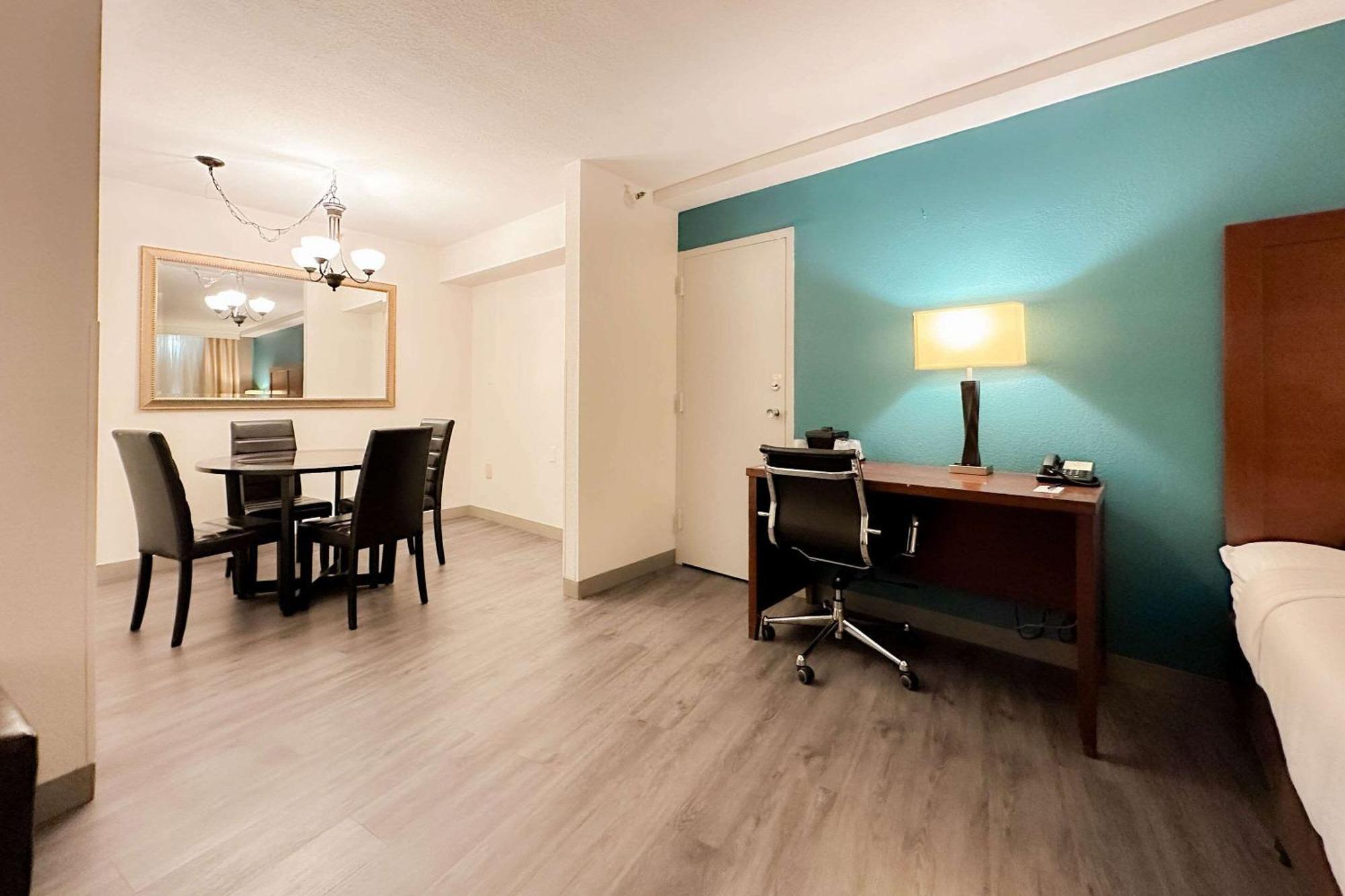Comfort Inn & Suites Kissimmee By The Parks Four Corners Zewnętrze zdjęcie